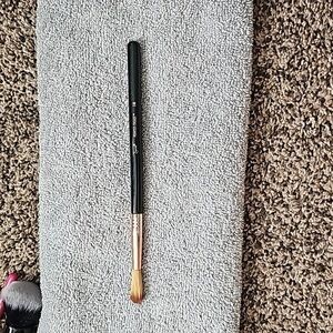 NWOT Sigma Pounted Crease Brush. E48
